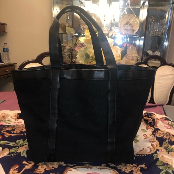 🖤 VS Large Black Tote 🖤 - Picture 3 of 8